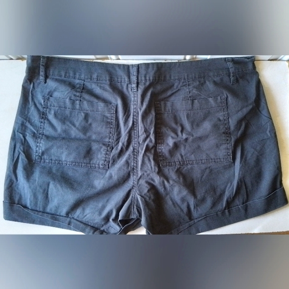 Navy blue shorts - Picture 2 of 3